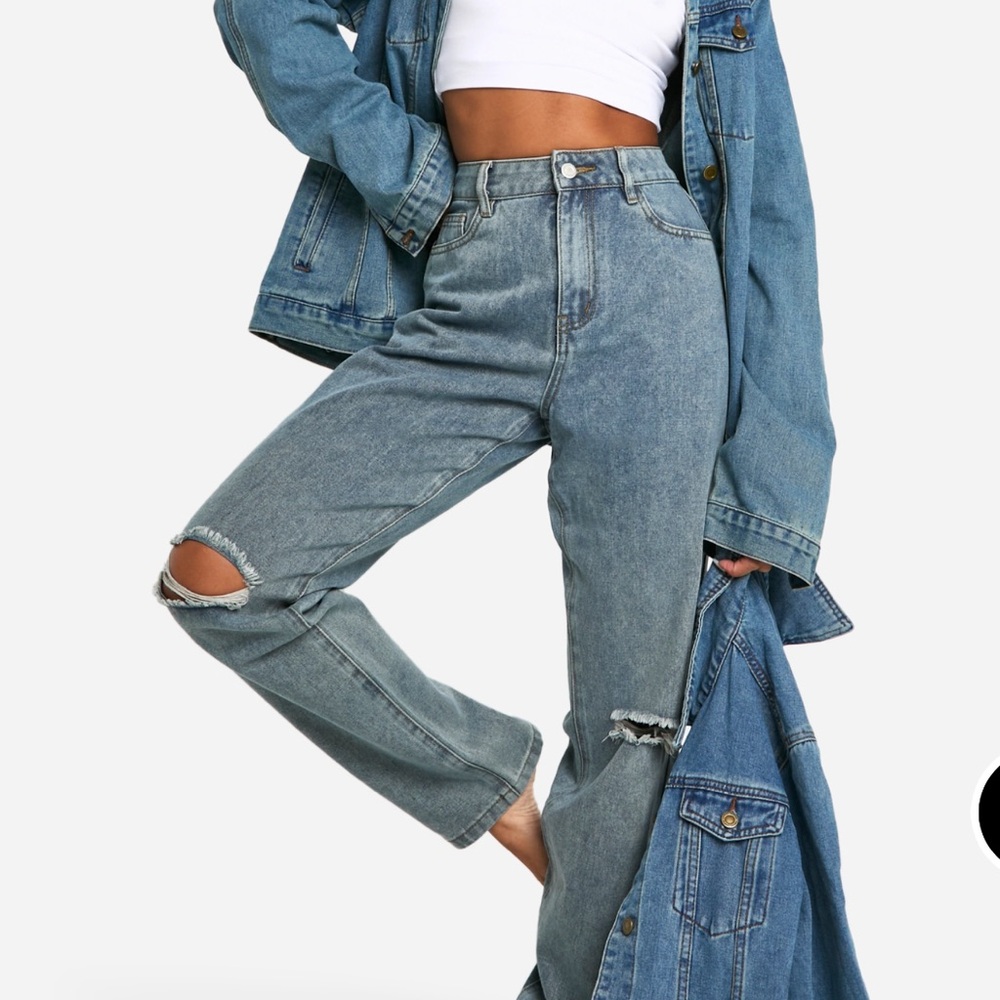 Boohoo High Waisted Ripped Straight Fit Jeans NWT
